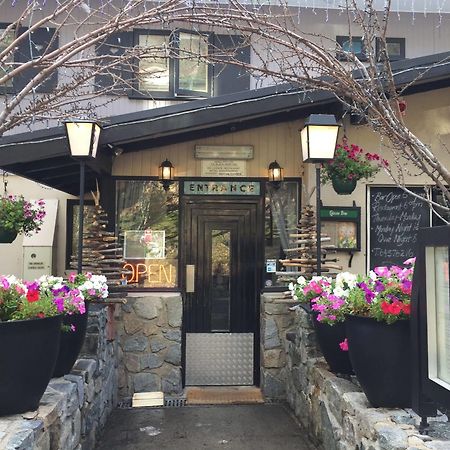 Black Bear Inn Thredbo Bagian luar foto