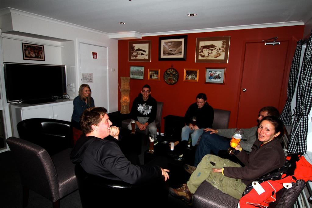 Black Bear Inn Thredbo Bagian luar foto